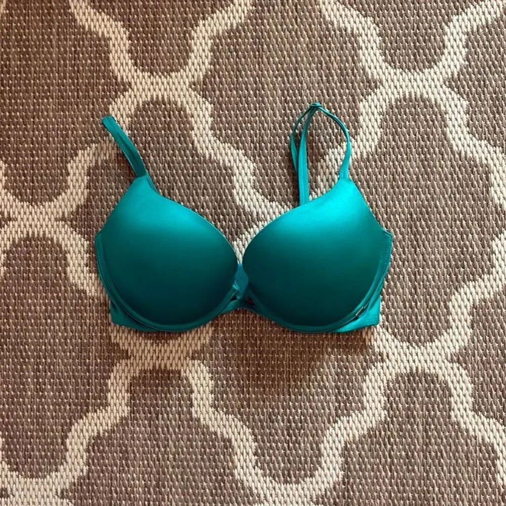 Victoria’s Secret very sexy push-up bra size 32DD